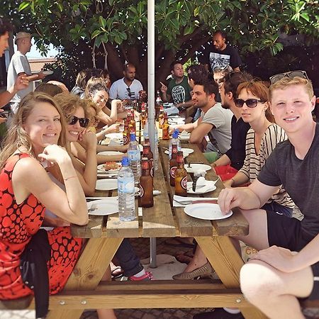 Moka Surfhouse Vandrehjem Ericeira Eksteriør billede