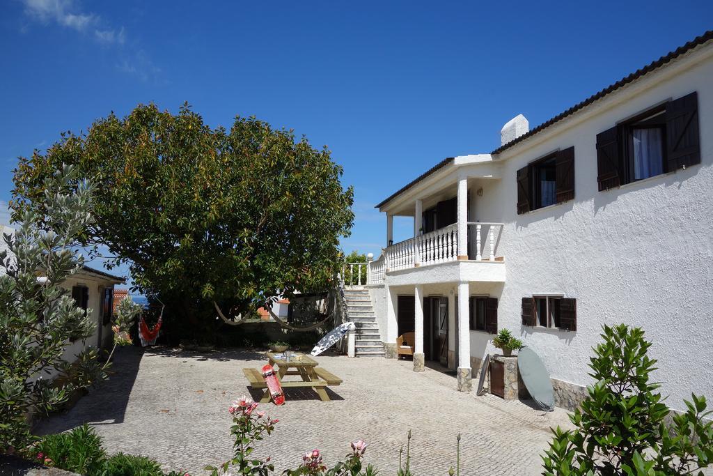Moka Surfhouse Vandrehjem Ericeira Eksteriør billede