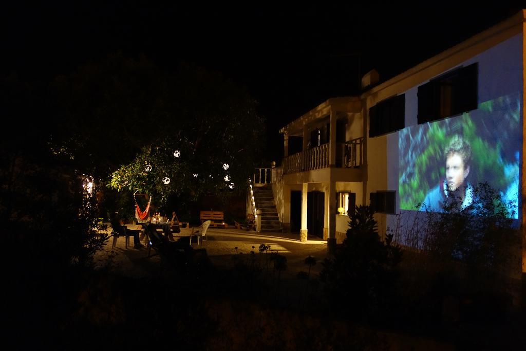 Moka Surfhouse Vandrehjem Ericeira Eksteriør billede