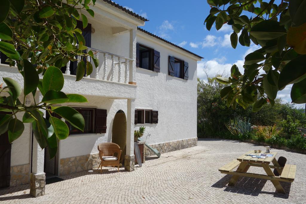 Moka Surfhouse Vandrehjem Ericeira Eksteriør billede