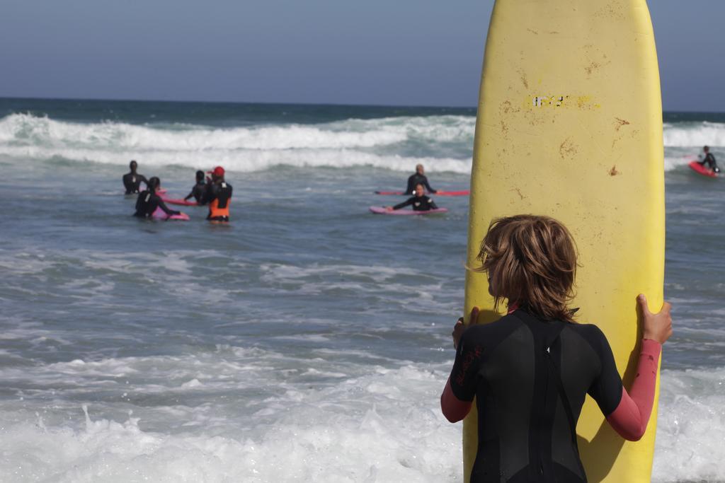 Moka Surfhouse Vandrehjem Ericeira Eksteriør billede