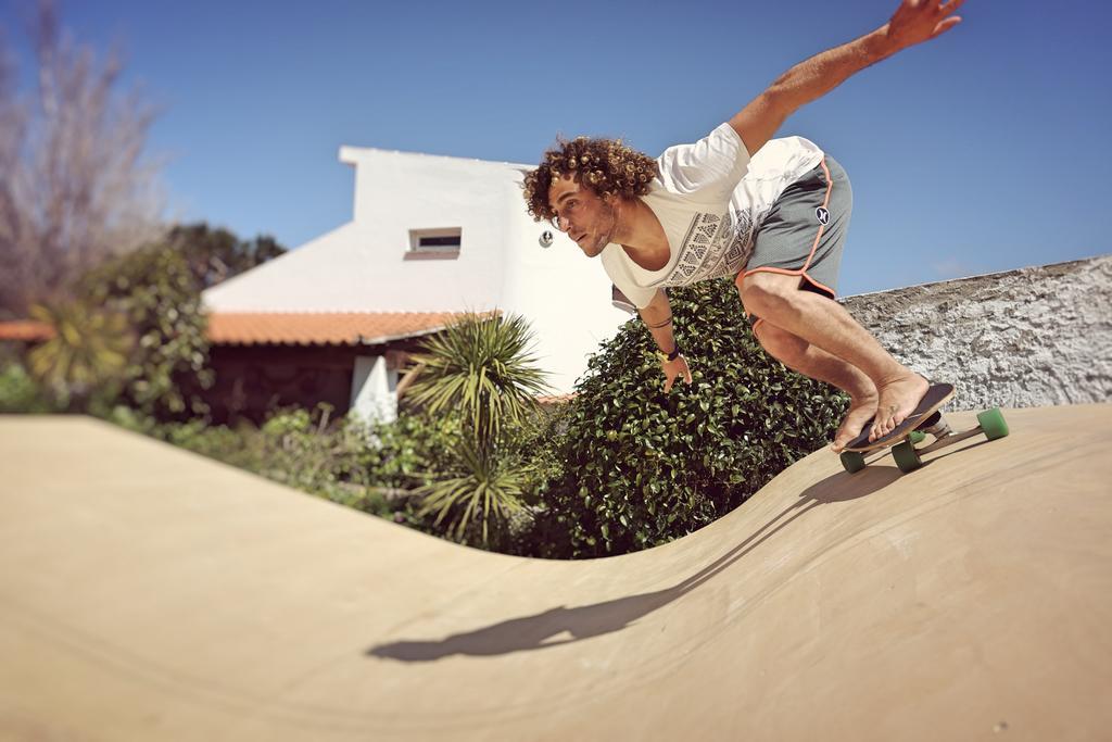 Moka Surfhouse Vandrehjem Ericeira Eksteriør billede